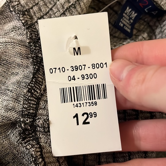 BNWT Grey off the shoulder long sleeve crop top - Picture 3 of 3